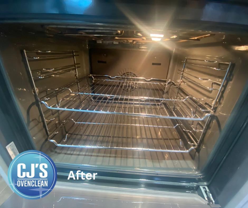 Oven after a deep clean, ready to use